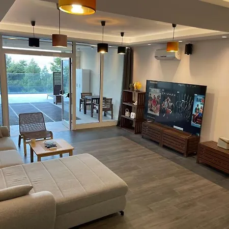 Seaview Private Terrace C0ndo With Starlink Wifi *